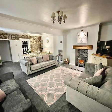 Traditional Cosy Pet Friendly Cottage By The Canal With Cymru Holidays كمبران المظهر الخارجي الصورة
