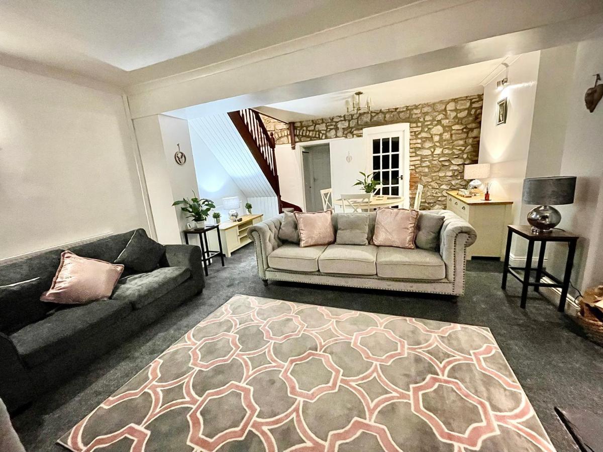 Traditional Cosy Pet Friendly Cottage By The Canal With Cymru Holidays كمبران المظهر الخارجي الصورة