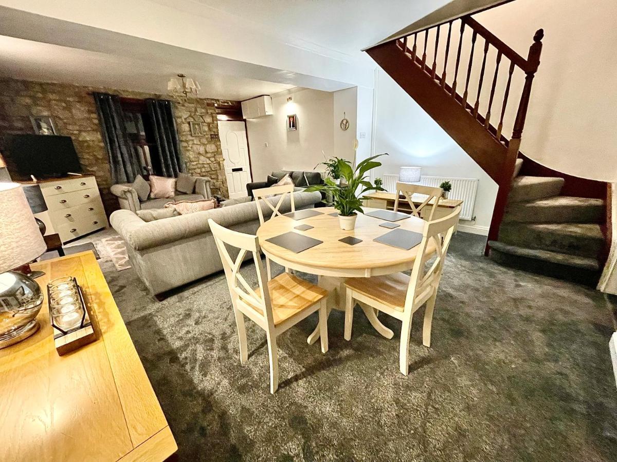 Traditional Cosy Pet Friendly Cottage By The Canal With Cymru Holidays كمبران المظهر الخارجي الصورة
